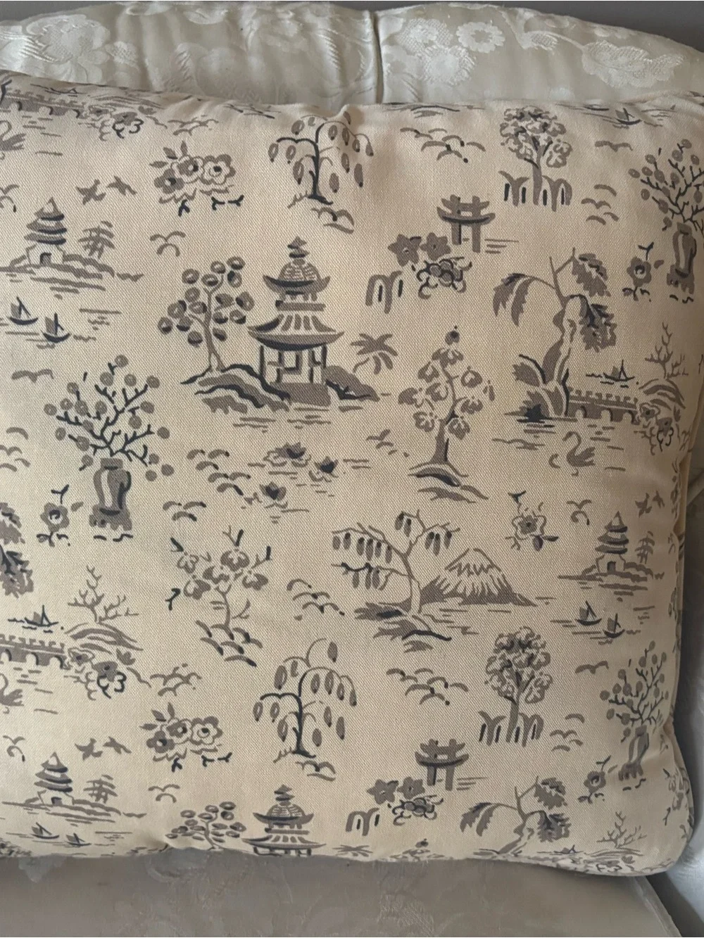Vtg 2 Chinoiserie Floral Accent Pillows Set Platinum Collection USA Made 15”x16”